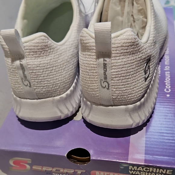 NWT Skechers Women's White Sneakers Size 10 - Picture 3 of 9